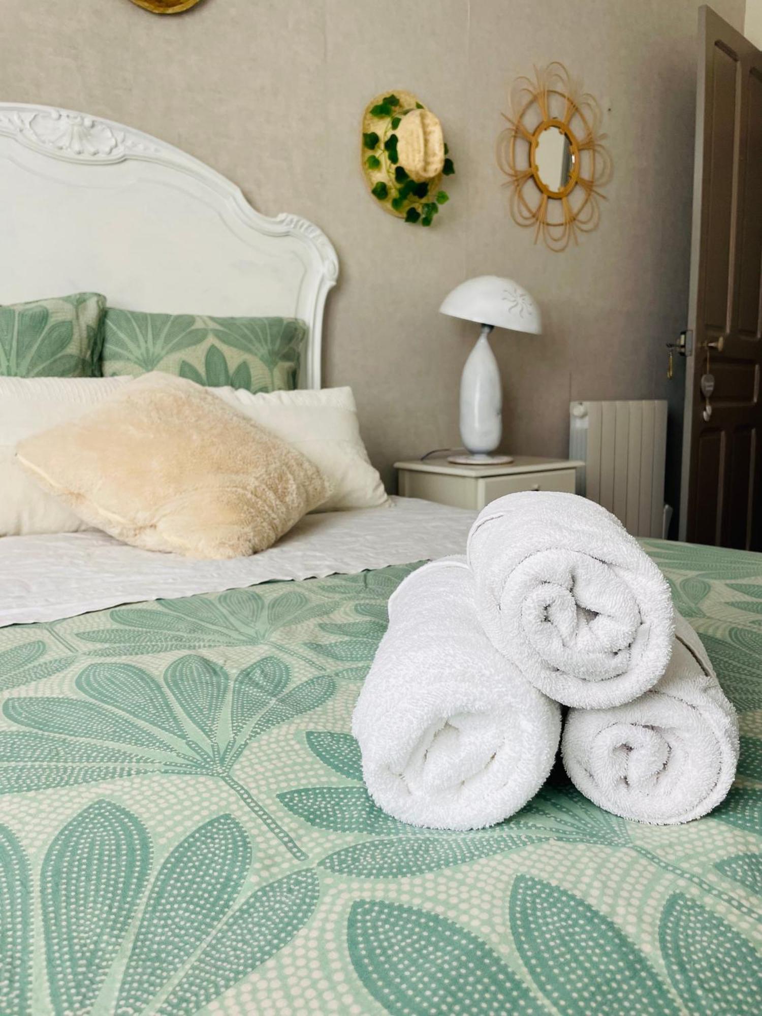 La Poterie Bed & Breakfast Carresse Exterior photo